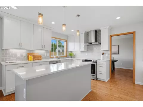 Kitchen - 2350 NW 26th Ave, Camas, WA 98607 photo 2 of 8
