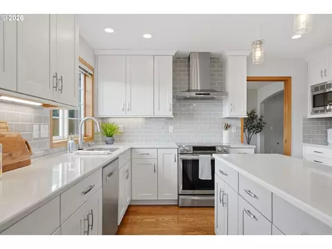 Kitchen - 2350 NW 26th Ave, Camas, WA 98607 photo 6 of 8