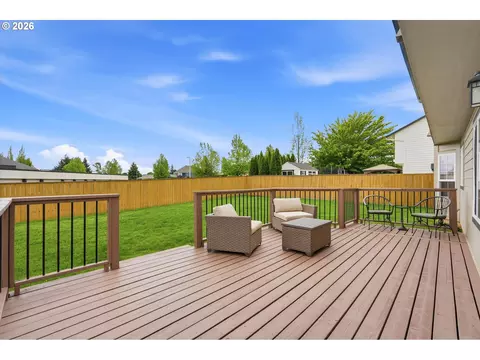Exterior - 2350 NW 26th Ave, Camas, WA 98607 photo 8 of 11