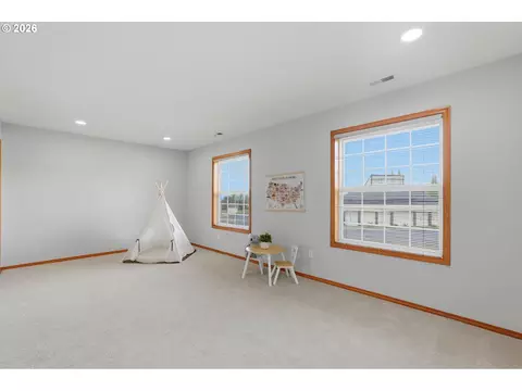 Bedroom - 2350 NW 26th Ave, Camas, WA 98607 photo 5 of 6