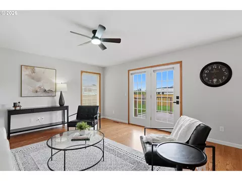 Living - 2350 NW 26th Ave, Camas, WA 98607 photo 5 of 7