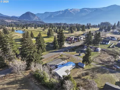 12 Pearl Ln, Carson, WA 98610