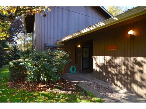 2266 Ridgeway Dr, Eugene, OR 97401 photo 1