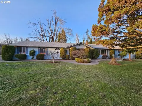 38025 M J Chase Rd, Springfield, OR 97478