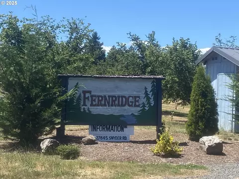 27645 Snyder Rd #74, Junction City, OR 97448