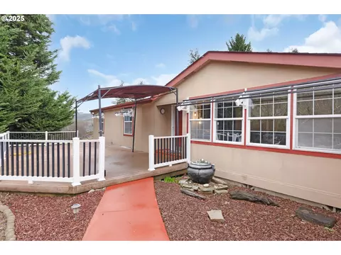 739 SE Ramp St, Roseburg, OR 97470