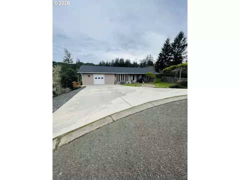 922 Fern Pl, Reedsport, OR 97467