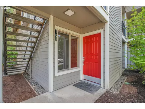 86 Kingsgate Rd #F101, Lake Oswego, OR 97035