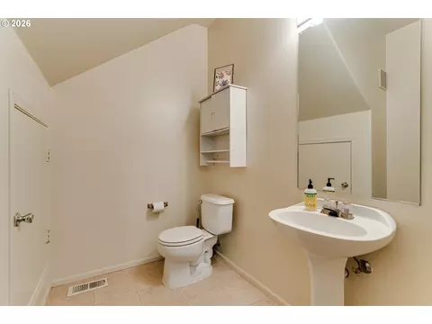 Bath - 5304 Wales Dr, Eugene, OR 97402 photo 1 of 5