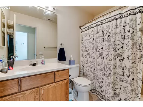 Bath - 5304 Wales Dr, Eugene, OR 97402 photo 3 of 5