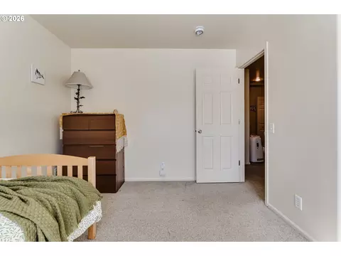 Bedroom - 5304 Wales Dr, Eugene, OR 97402 photo 3 of 9