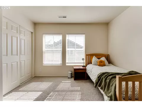 Bedroom - 5304 Wales Dr, Eugene, OR 97402 photo 2 of 9