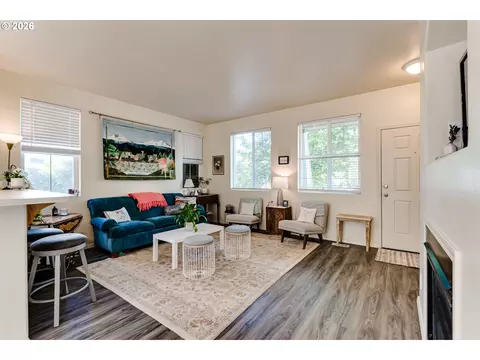Living - 5304 Wales Dr, Eugene, OR 97402 photo 2 of 4
