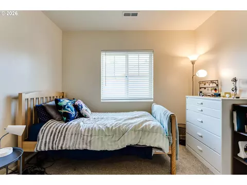 Bedroom - 5304 Wales Dr, Eugene, OR 97402 photo 5 of 9
