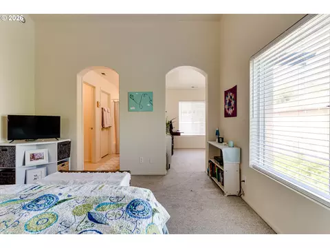 Bedroom - 5304 Wales Dr, Eugene, OR 97402 photo 8 of 9