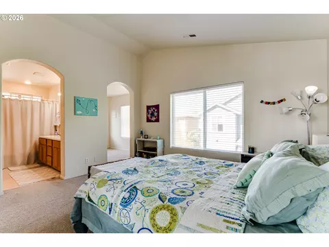 Bedroom - 5304 Wales Dr, Eugene, OR 97402 photo 7 of 9