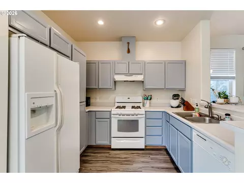 Kitchen - 5304 Wales Dr, Eugene, OR 97402 photo 2 of 3