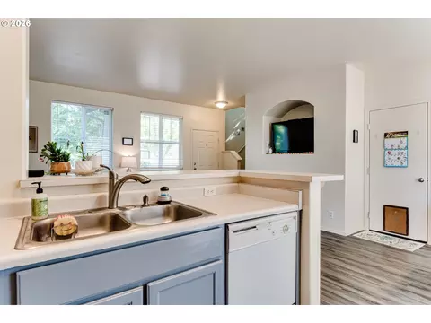 Kitchen - 5304 Wales Dr, Eugene, OR 97402 photo 3 of 3