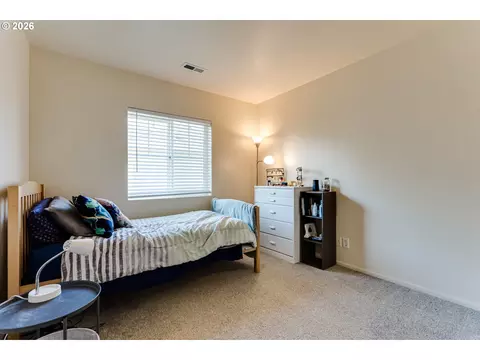 Bedroom - 5304 Wales Dr, Eugene, OR 97402 photo 4 of 9