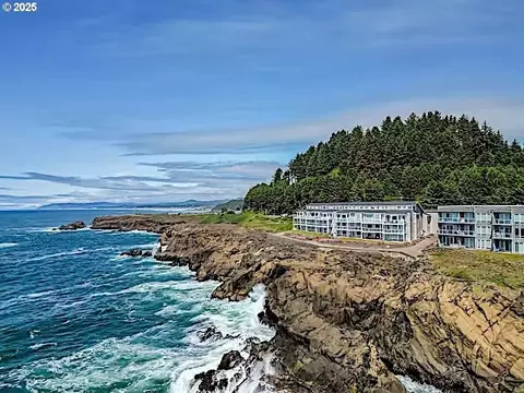 1123 N Highway 101 #18, Depoe Bay, OR 97341