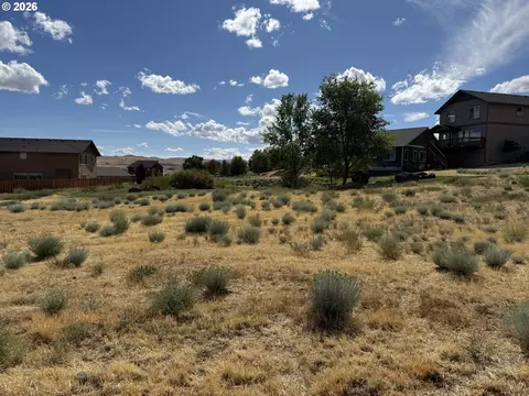 403 Little Lake Rd, Maupin, OR 97037