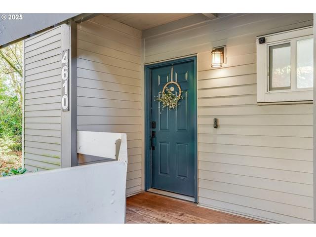 4610 Lower Dr, Lake Oswego, OR 97035