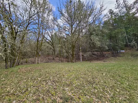 170 NE Carmen St, Roseburg, OR 97470