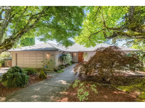 5734 SW Downs View Ct, Portland, OR 97221