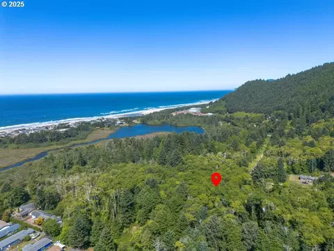 24 NE Tillamook Ave, Rockaway Beach, OR 97136