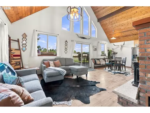 Living - 9720 SE 362nd Ave, Boring, OR 97009 photo 1 of 2