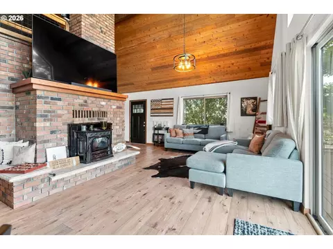 Living - 9720 SE 362nd Ave, Boring, OR 97009 photo 2 of 2