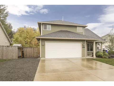 748 E 8th St, Molalla, OR 97038 photo 1