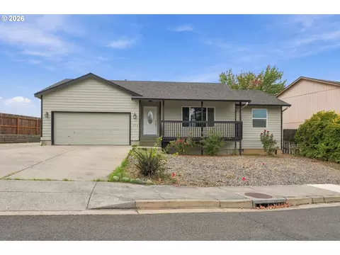 106 SE Lebleu Ln, Winston, OR 97496
