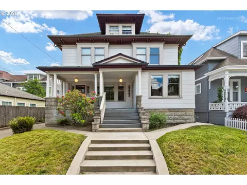 2222 NW Irving St, Portland, OR 97210
