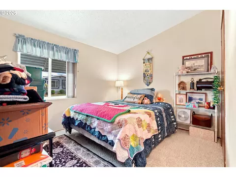 Bedroom - 3700 Babcock Ln, Eugene, OR 97401 photo 4 of 4