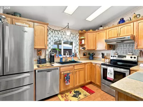 Kitchen - 3700 Babcock Ln, Eugene, OR 97401 photo 2 of 3