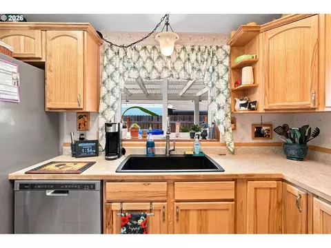 Kitchen - 3700 Babcock Ln, Eugene, OR 97401 photo 3 of 3