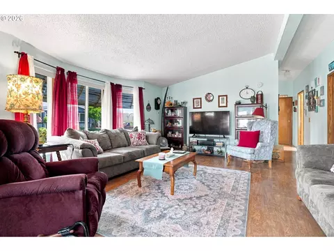 Living - 3700 Babcock Ln, Eugene, OR 97401 photo 1 of 3