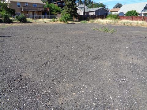 2002 E 9th, The Dalles, OR 97058 photo 1