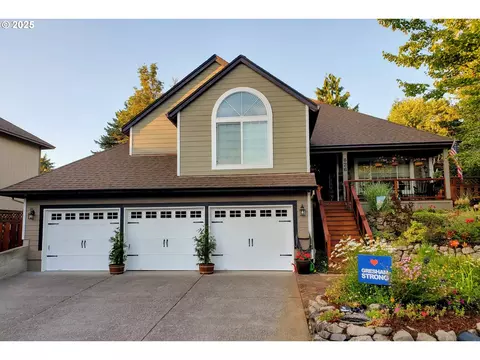 626 SE Greenway Dr, Gresham, OR 97080