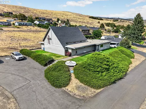 1122 Oak St, The Dalles, OR 97058