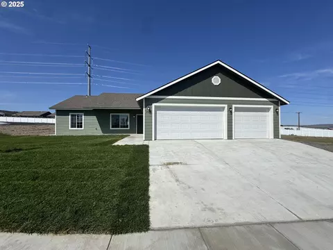 2926 Curlew St, Umatilla, OR 97882