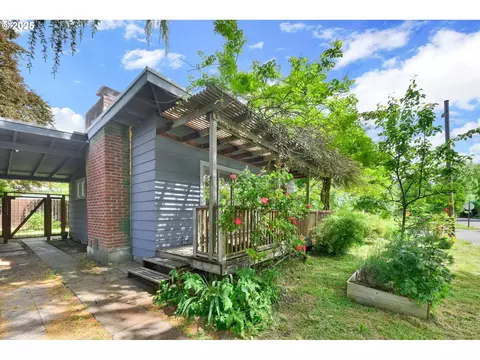 2695 Kincaid St, Eugene, OR 97405