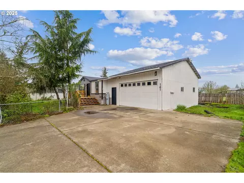 141 Raintree Ave, Sutherlin, OR 97479