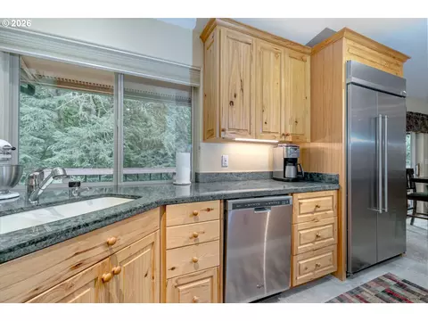 Kitchen - 53221 E Marmot Rd, Sandy, OR 97055 photo 1 of 6