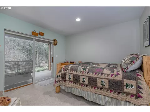 Bedroom - 53221 E Marmot Rd, Sandy, OR 97055 photo 2 of 4
