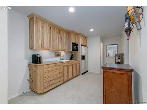 Kitchen - 53221 E Marmot Rd, Sandy, OR 97055 photo 5 of 6