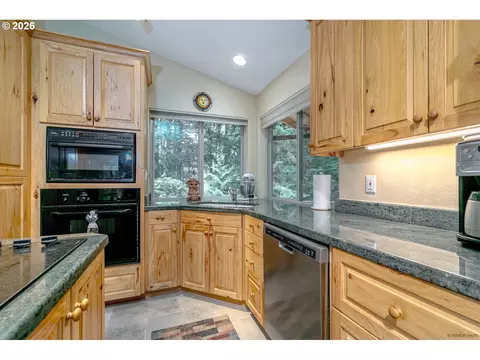 Kitchen - 53221 E Marmot Rd, Sandy, OR 97055 photo 4 of 6
