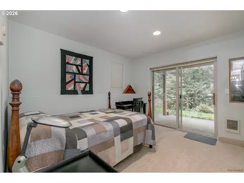 Bedroom - 53221 E Marmot Rd, Sandy, OR 97055 photo 3 of 4