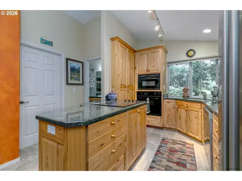 Kitchen - 53221 E Marmot Rd, Sandy, OR 97055 photo 3 of 6